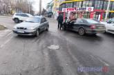 На перехресті в Миколаєві сталася аварія за участю «Мерседеса» та «Ланоса».