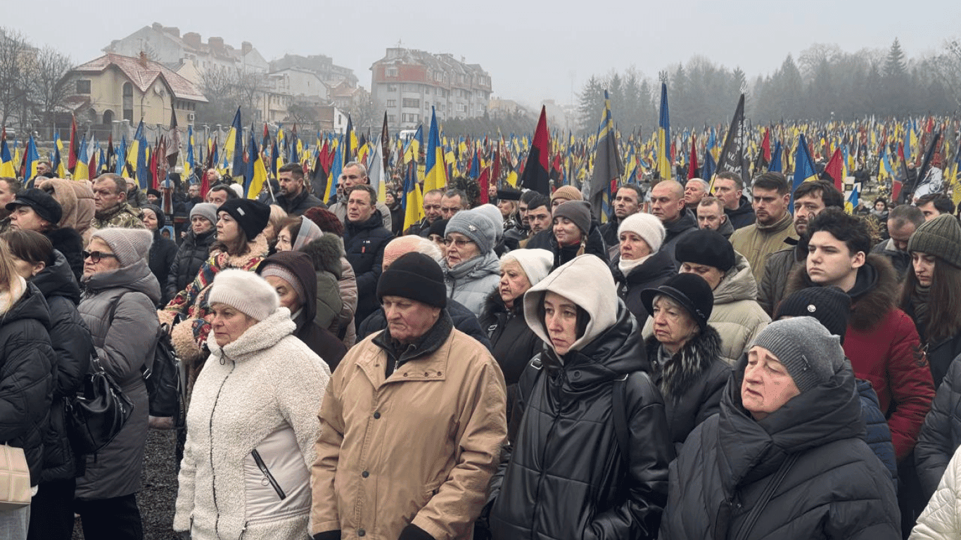 A somber carol honored the Heroes in Lviv — photo report.