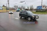 У Миколаєві на кільці сталася аварія за участю автомобілів «Кіа» та «БМВ».