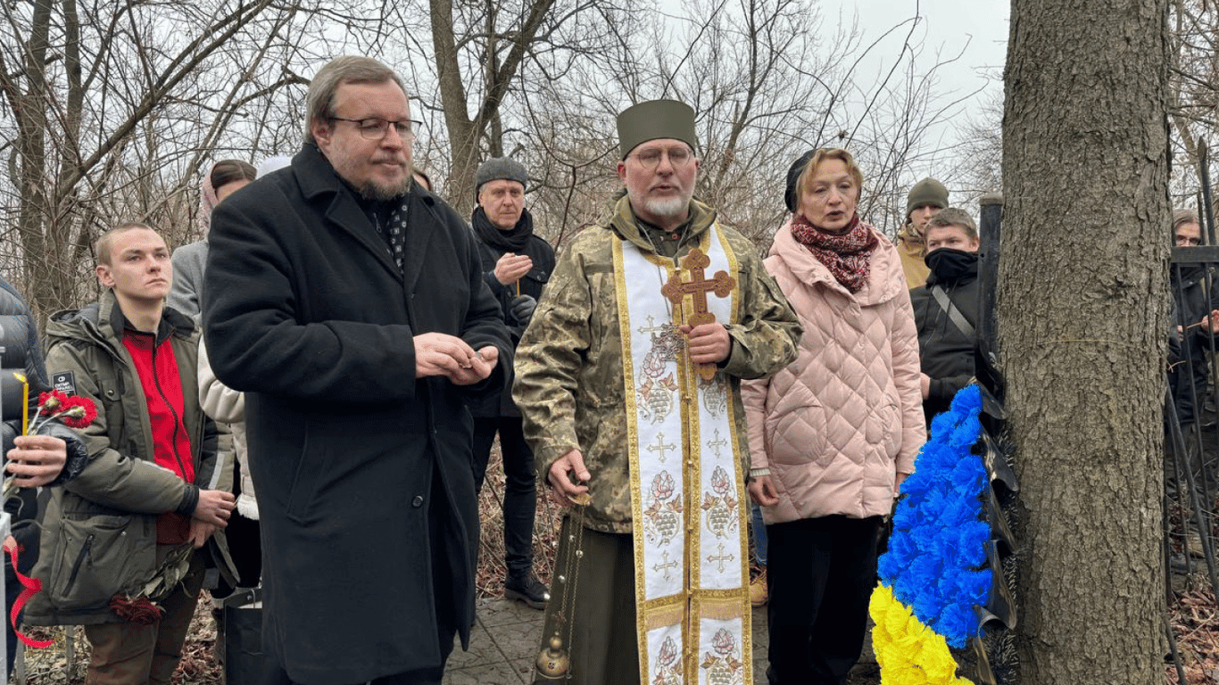 У Харкові вшанували пам'ять Героїв Крут — фоторепортаж.