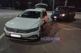 На кільці в Миколаєві зіткнулися два Volkswagen.