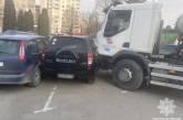 У Тернополі бетономішалка в'їхала в п'ять припаркованих автомобілів.