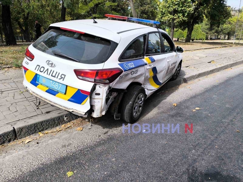 Автомобиль патрульной полиции столкнулся с ВАЗом в центре Николаева (фото)