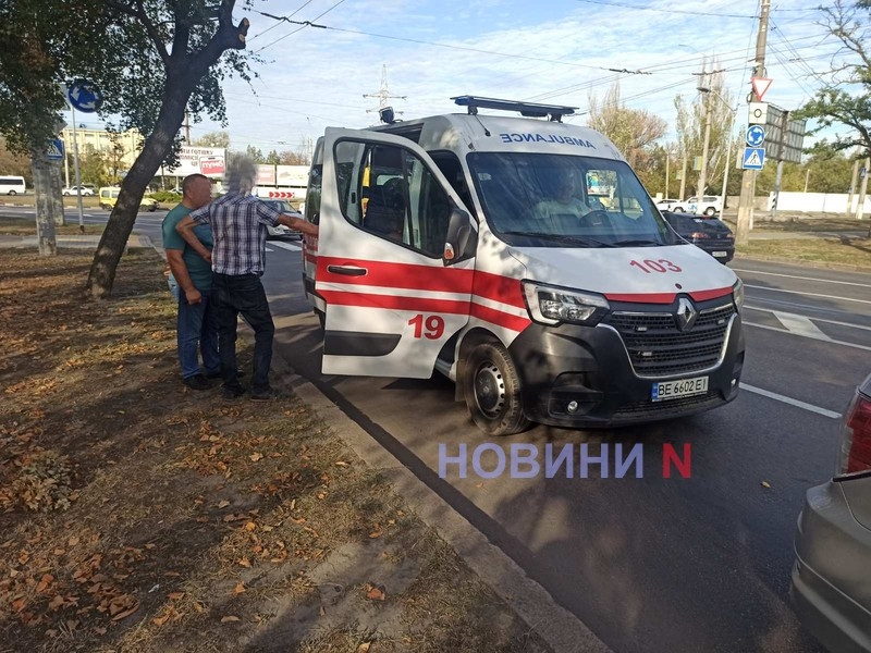 «Вылетел» на кольцо и врезался в пассажирскую дверь: в Николаеве столкнулись два ВАЗа