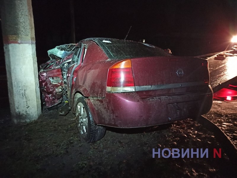 В ГСЧС сообщили подробности ДТП в Николаеве, в котором водителя зажало в авто