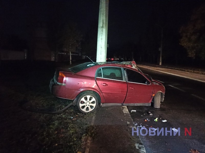 В ГСЧС сообщили подробности ДТП в Николаеве, в котором водителя зажало в авто