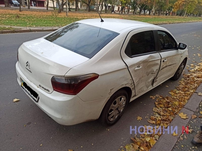 На перекрестке в Николаеве столкнулись «Пежо» и «Ситроен»