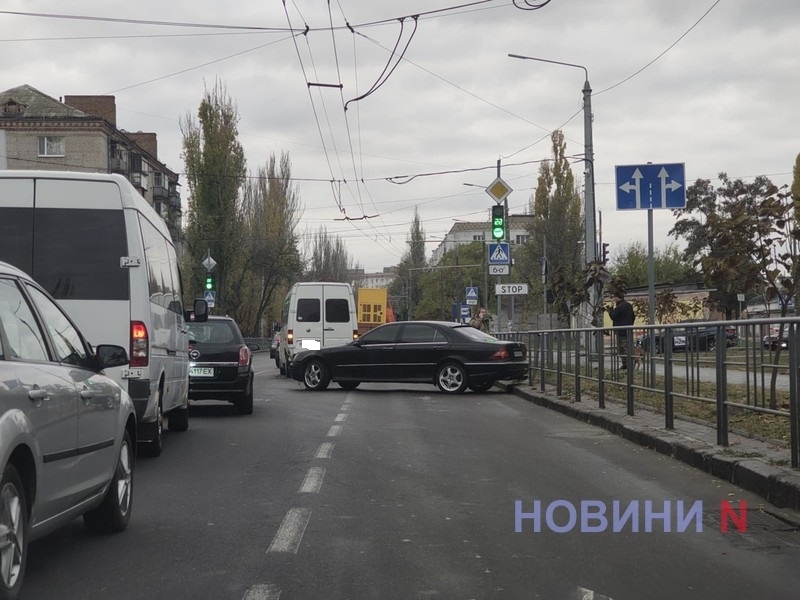 Утреннее ДТП стало причиной пробки в Лесках в Николаеве (фото)