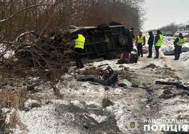 Под Львовом произошло тройное ДТП с участием автопоезда: много погибших, есть раненые (фото)