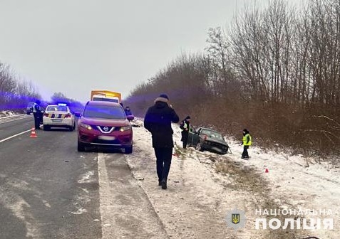 Под Львовом произошло тройное ДТП с участием автопоезда: много погибших, есть раненые (фото)