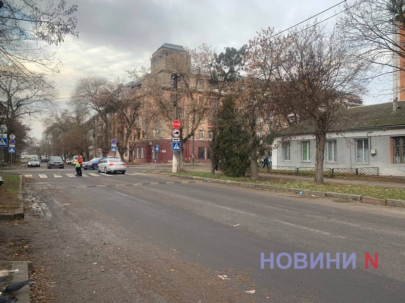 В Николаеве на аварийно-опасном перекрёстке установили второй «лежачий полицейский»