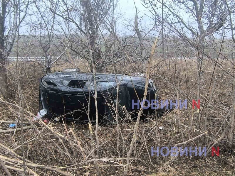 Под Николаевом две машины слетели с обледеневшей дороги в кювет: пострадал 8-летний ребенок