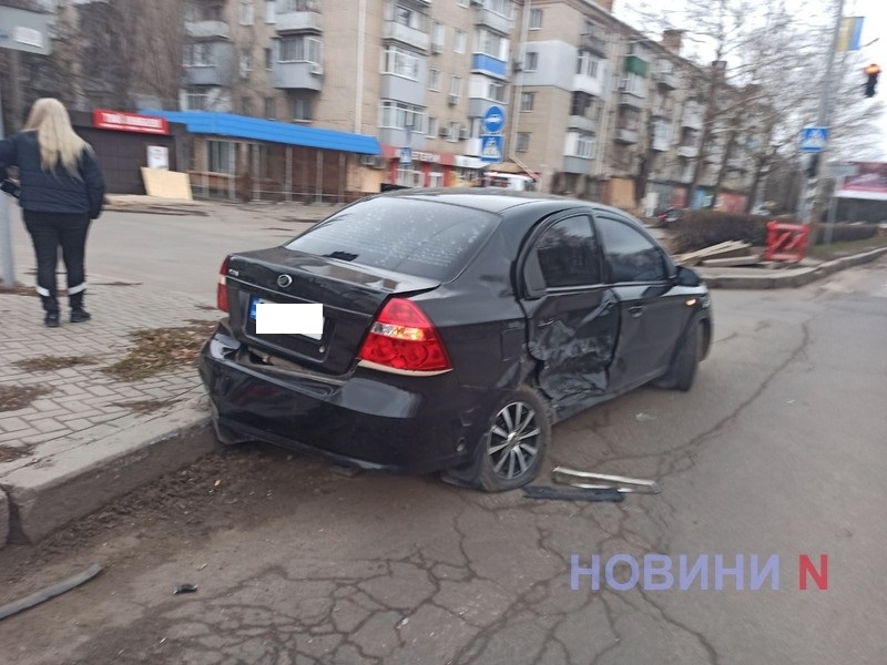 На перекрестке в Николаеве столкнулись Chevrolet и Skoda